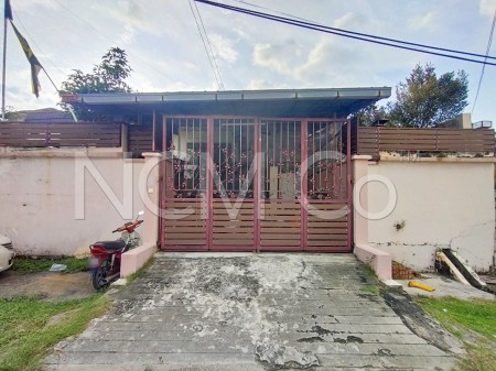 Bungalow House For Auction at Kampung Tunku