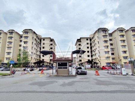 Apartment For Auction at Subang Suria Apartment
