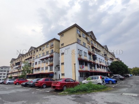 Flat For Auction at Las Palmas