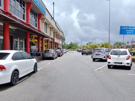 Shop Office for Auction