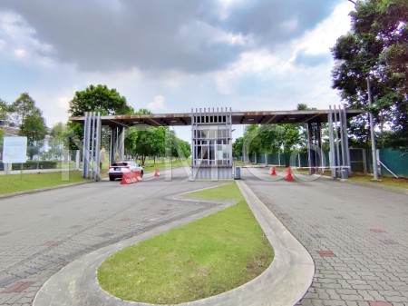 Terrace House For Auction at Meridin East