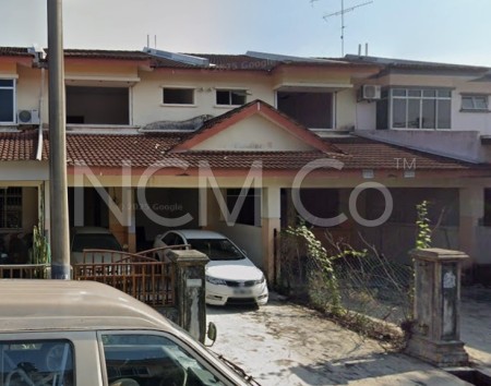 Terrace House For Auction at Parit Raja