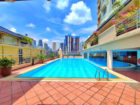 Serviced Residence for Auction