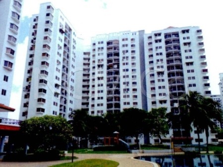 Apartment For Auction at Villa Emas