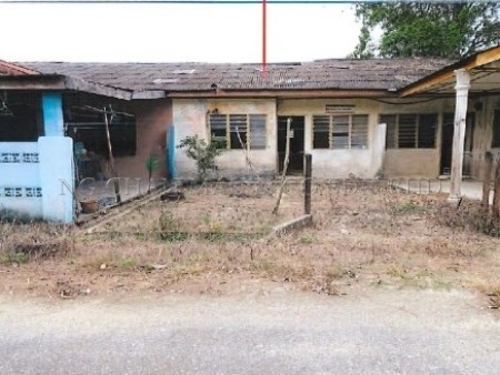 Terrace House For Auction at Machang
