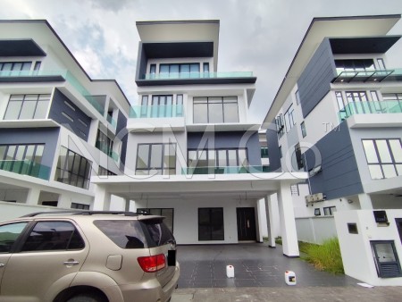 Bungalow House For Auction at Vila Elemen