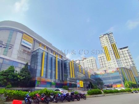 Retail Space For Auction at The Summit