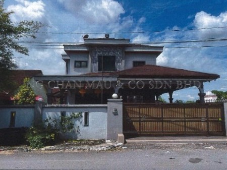 Bungalow House For Auction at Hutan Melintang