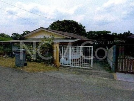 Bungalow House For Auction at Alor Gajah