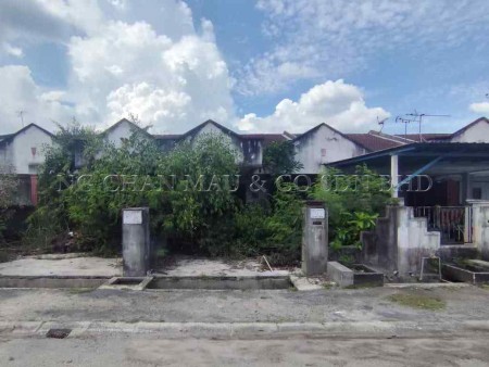 Terrace House For Auction at Taman Anggerik Permai