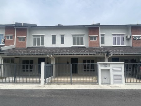 Terrace House For Auction at Iringan Bayu