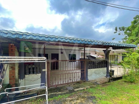 Terrace House For Auction at Taman Sengkang