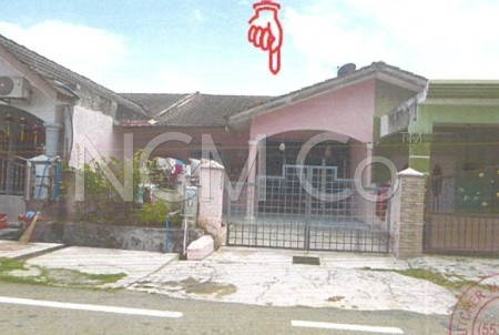 Terrace House For Auction at Gemencheh