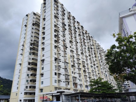 Flat For Auction at I-Park Apartment