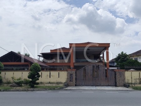 Bungalow House For Auction at Taman Maznah