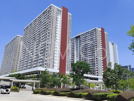 Apartment For Auction at Lakefront Residence