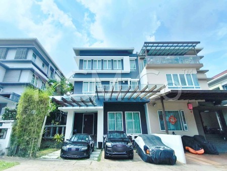 Semi D For Auction at The Rafflesia