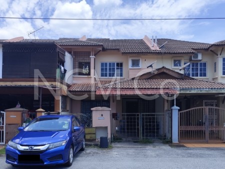 Terrace House For Auction at Section 3