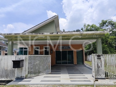 Bungalow House For Auction at Teluk Intan