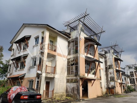 Apartment For Auction at Lakefront Villa Bukit Merah