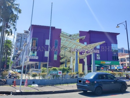 Shop For Auction at Seasons Square