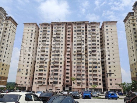 Apartment For Auction at Laguna Biru