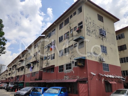 Apartment For Auction at Petaling Utama Flat