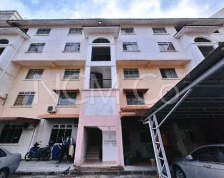 Terrace House For Auction at Sri Awana Townhouse