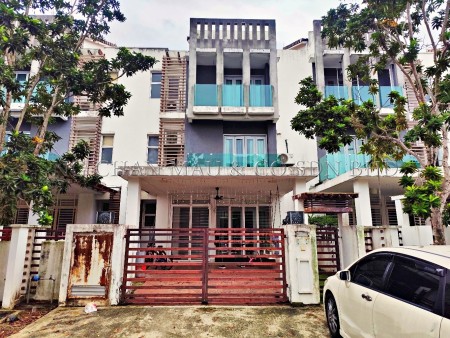 Terrace House For Auction at USJ