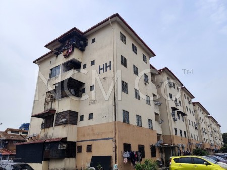 Apartment For Auction at Puchong Utama Court 2