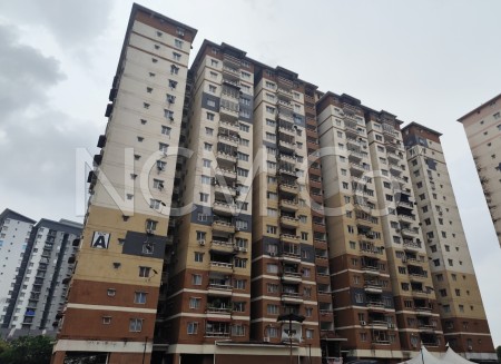Apartment For Auction at Laguna Biru
