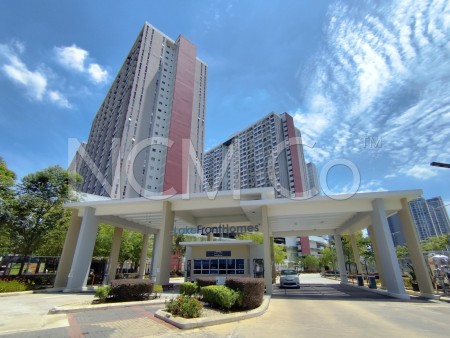 Apartment For Auction at Lakefront Residence