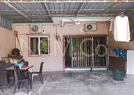 Terrace House For Auction at Taman Gerbang Siputeh Sari