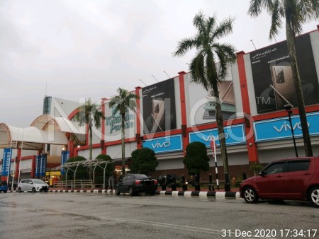 Shop For Auction at Kuantan Parade