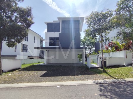 Bungalow House For Auction at Laman Granview