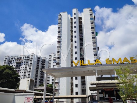 Condo For Auction at Villa Emas