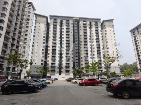 Apartment For Auction at Residensi Laguna Biru 2