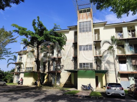 Apartment For Auction at Fairway Heights