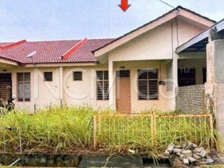Terrace House For Auction at Taman Banggol Indah