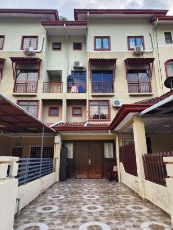 Townhouse For Sale at Villa Laman Tasik