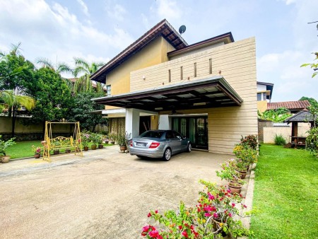 Bungalow House For Sale at Banyan Close