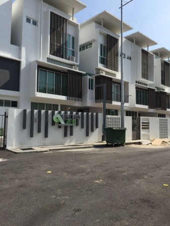 Terrace House For Sale at Quattro Zen Residence