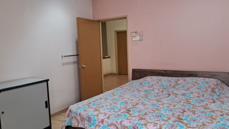 Terrace House Room for Rent at Taman Subang Murni