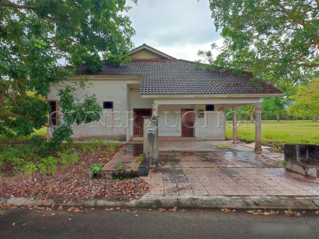 Bungalow House For Auction at Bukit Merah Laketown