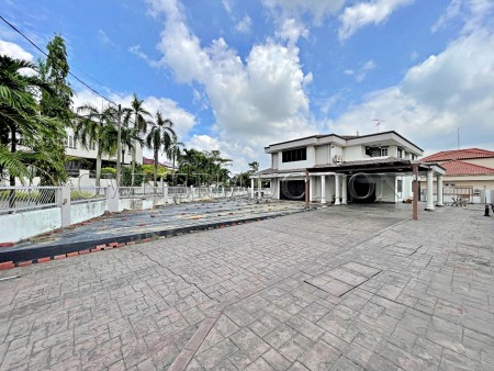 Bungalow House For Auction at Taman Eng Ann