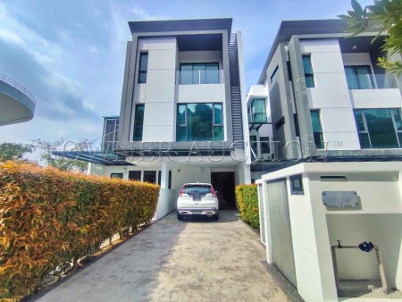 Terrace House For Auction at Sunway Montana