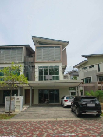 Terrace House For Auction at D'Island