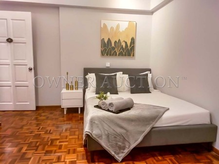 Apartment for Auction