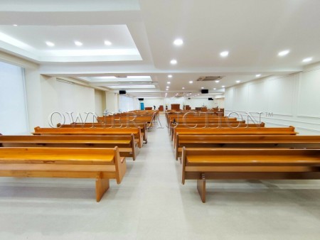 Shop Office For Auction at 3 Two Square