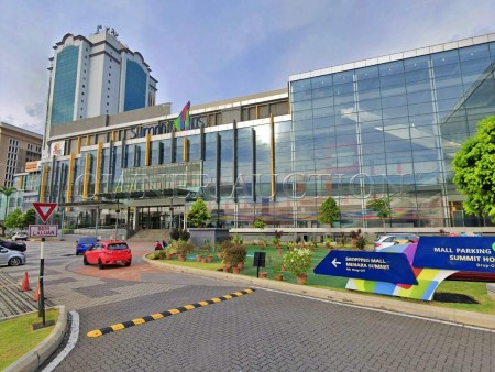 Retail Space For Auction at The Summit